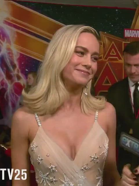 brie larson cleavage sexy clip