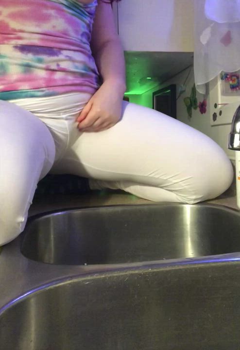 Chubby Kitchen Leggings Peeing Pissing Redhead Thick Wet clip