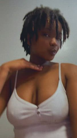 Busty Cute Ebony clip