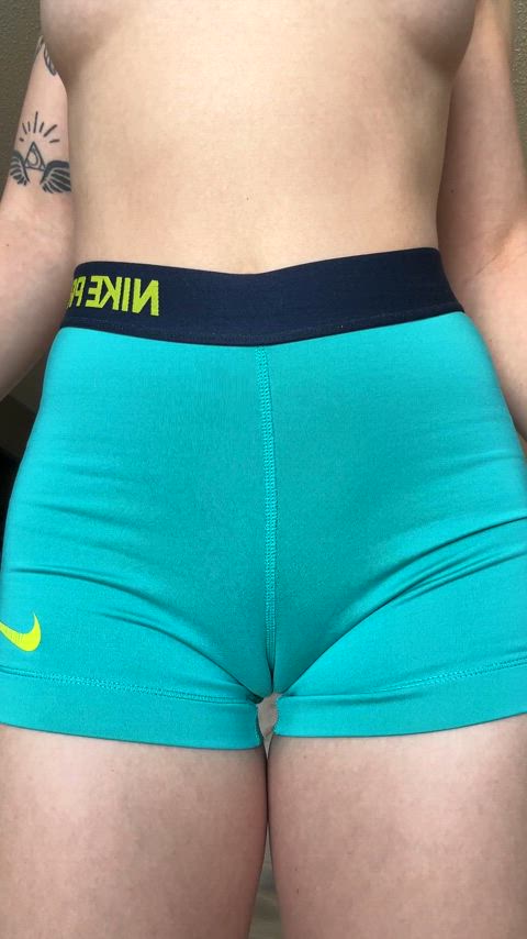 My pussy love getting cameltoe in Nike pros 