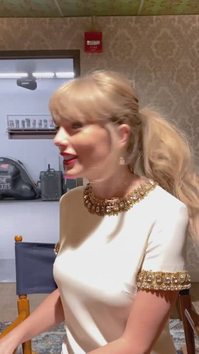 Celebrity Cute Taylor Swift clip