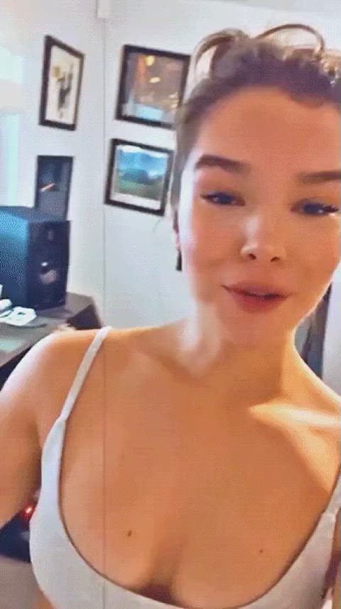 celebrity sexy hailee steinfeld clip