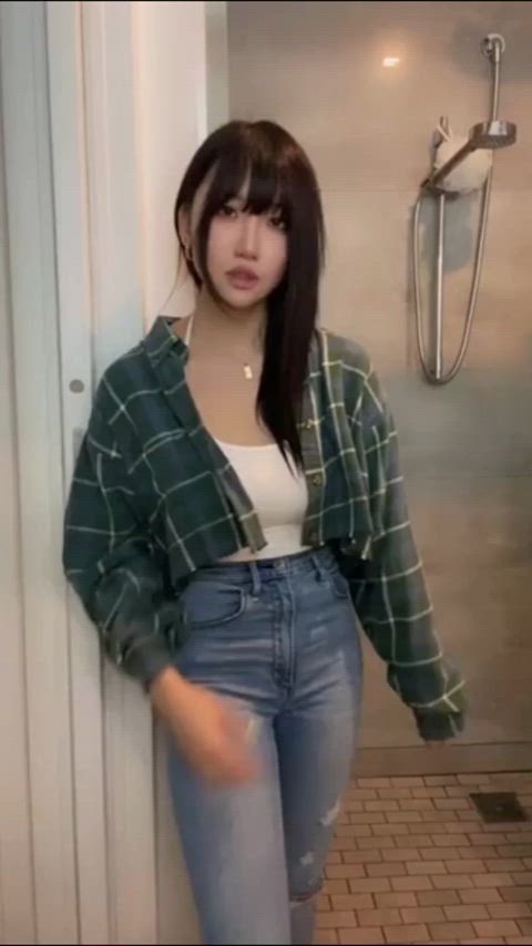 asian celebrity dancing gamer girl tiktok clip