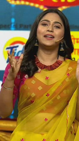 Mrunmayee Deshpande showing cleavage in transparent saree 🥵