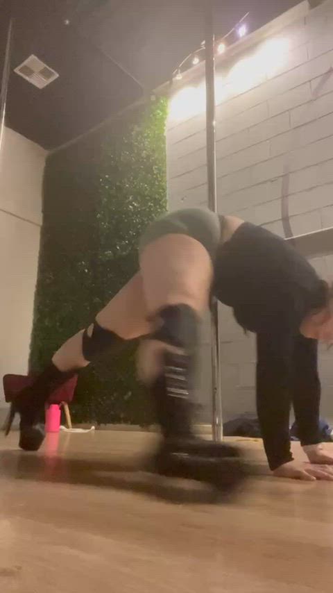 ass big ass dancing flexible milf onlyfans pole dance clip