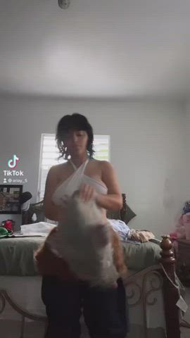 cleavage latina tiktok clip