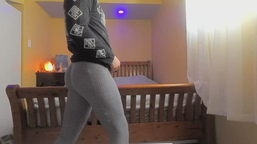 Booty Bubble Butt Leggings clip