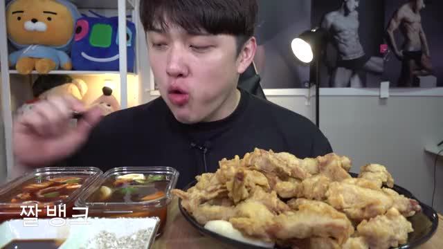 유디티TV_바삭바삭 괴물탕수육 (달콤+매콤+소금후추+간장) 먹방-5
