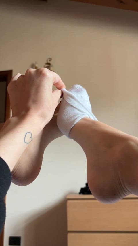3โฆ2โฆ1โฆ feet reveal