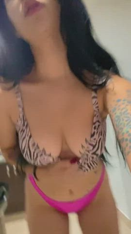 Looking for someone to pump their cum in my tits