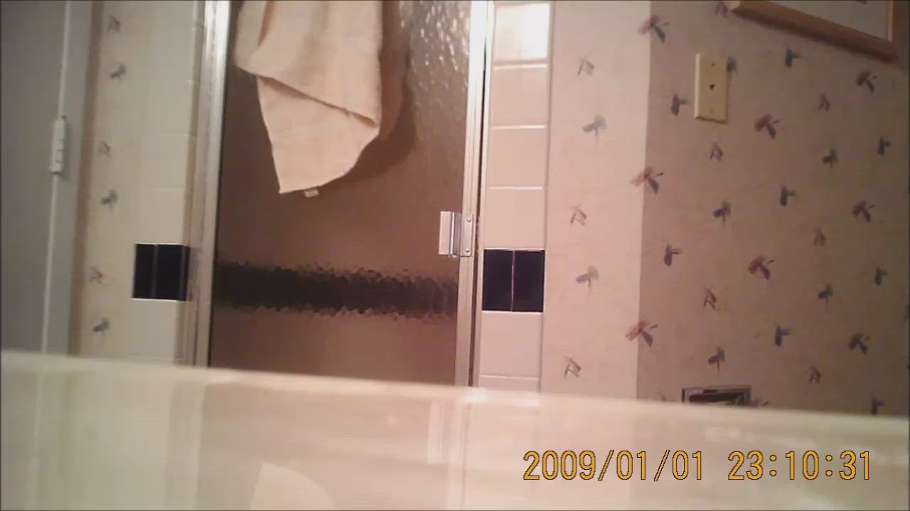 Hidden Cam Shower Voyeur clip