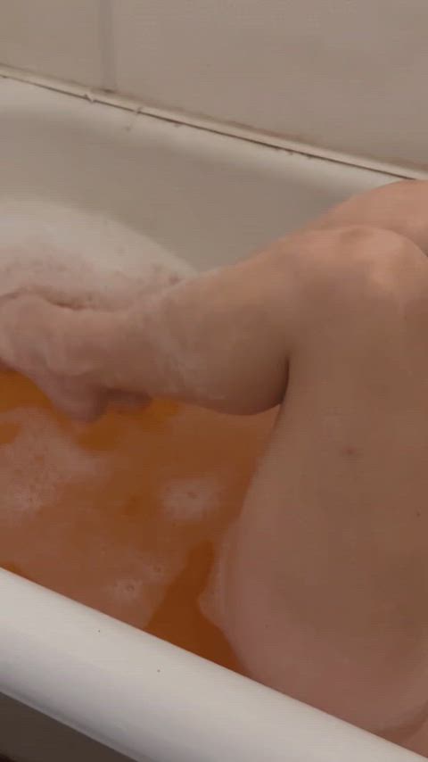 bathtub feet feet fetish legs long legs clip