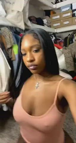 Ebony Flashing Shaking Tits Titty Drop clip