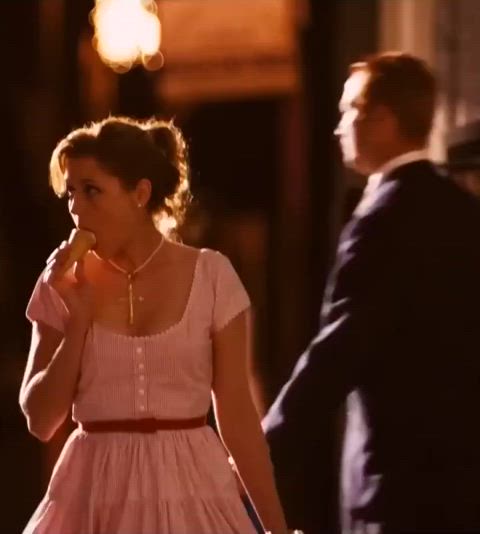 Jenna Fischer eating ice cream