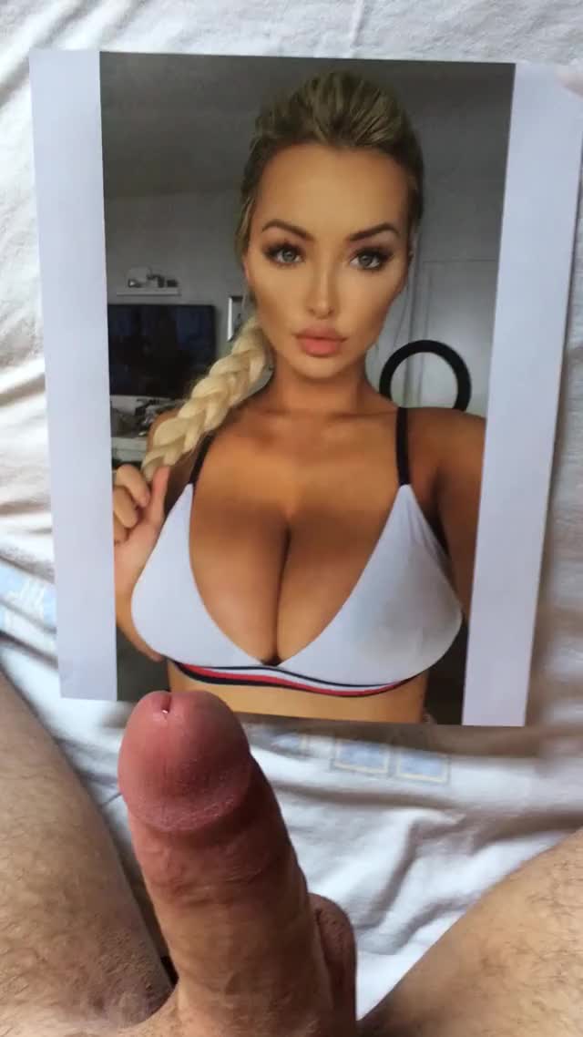 Lindsey Pelas