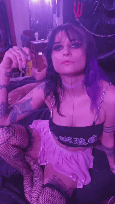 big eyes fancentro goth manyvids onlyfans tiny clip