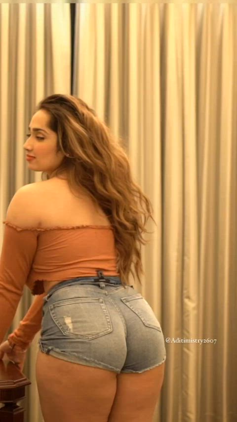 ass big tits tits booty big ass shorts jean shorts indian desi celebrity clip