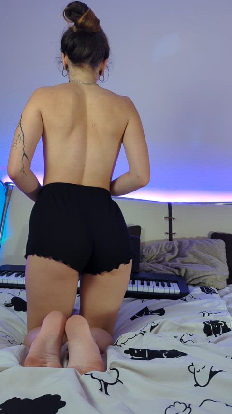 amateur ass ass clapping big ass booty onlyfans strip tattoo tattooed thong big-booty-whooty