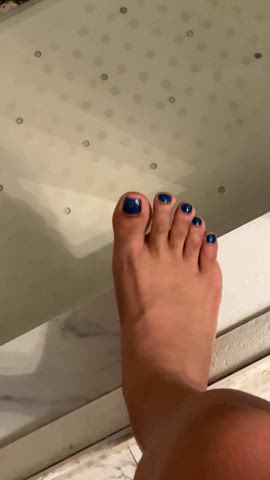 Warm up my color changing toes! Keep them green