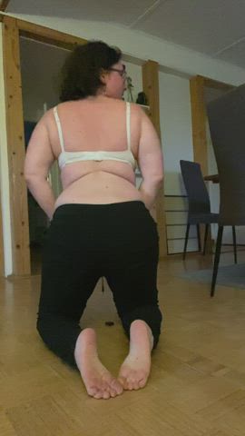 Would you eat my ass from behind if I asked nicely?