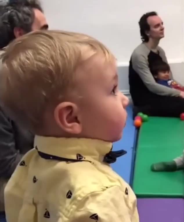 A baby’s reaction to hearing the violin for the first time