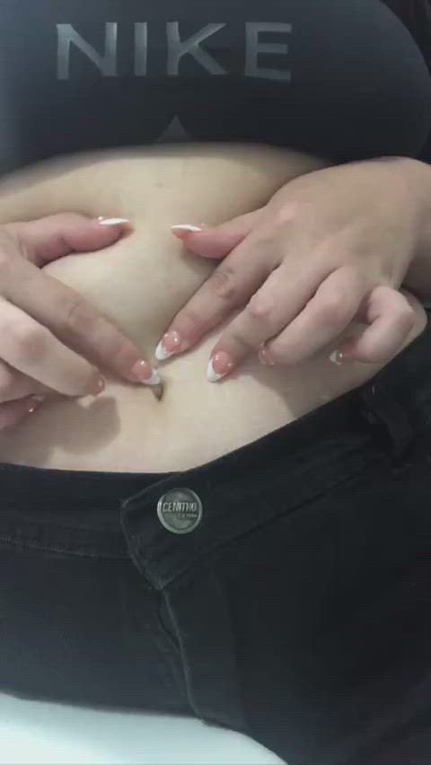 I play with my belly button so delicious!