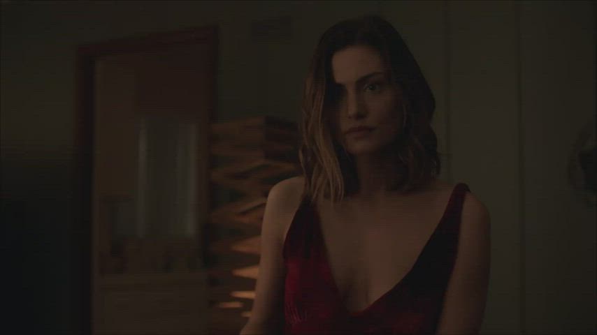 phoebe tonkin tits topless clip