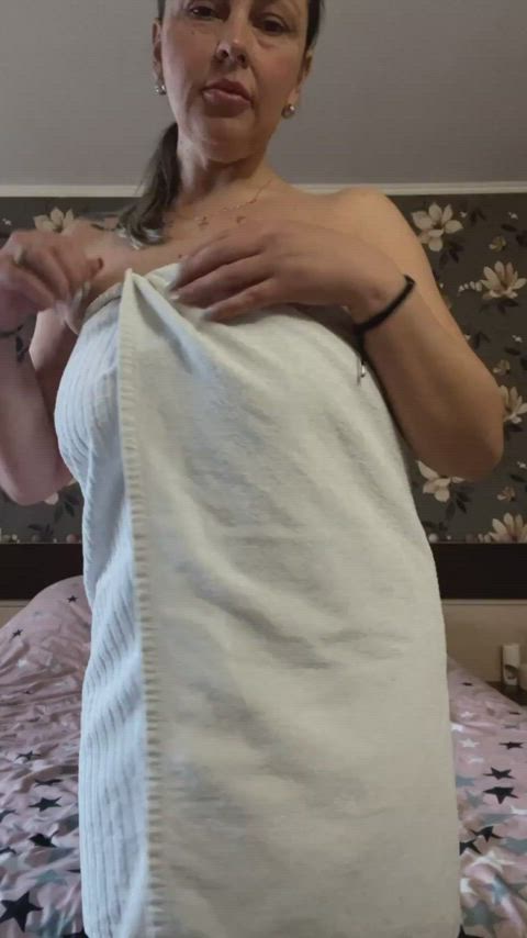 barefootmilf milf muscular milf pilatesmilf milfnhoney clip