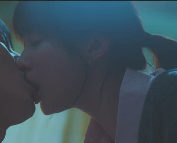 celebrity kissing korean clip