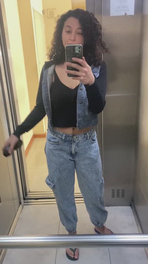 Flashing my saggy natural tits in the elevator LOL