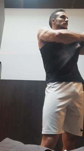 Sneaky undressing and flexing video out of the gym locker, hope you like my pumped