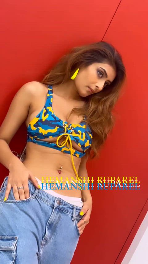 Hemanshi Ruparel navel and underboob show