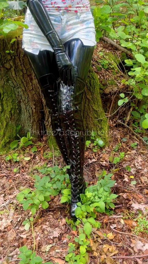 Latex & hiking 🖤