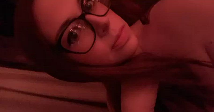 ass cute glasses naked sideboob clip