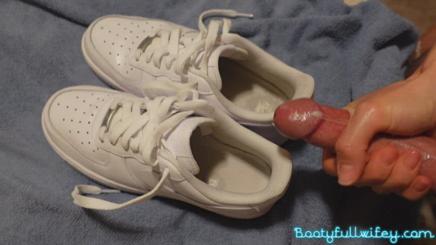 cumshot handjob shoes clip