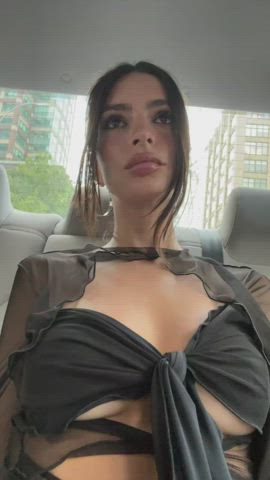 cleavage emily ratajkowski natural tits clip