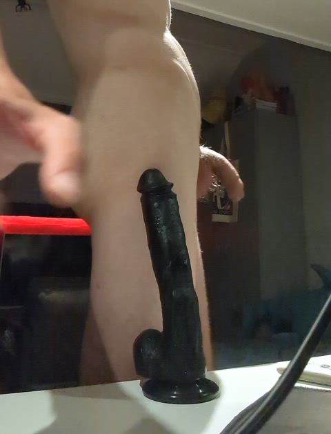 Trying too use a 26,5cm dildo