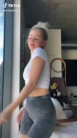 ass blonde booty celebrity tiktok twerking clip