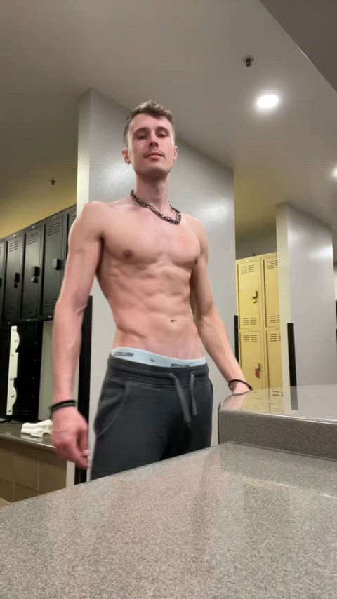 abs gym muscles onlyfans tease teasing flexing exposed-in-public gay-muscle onlyfans-creators