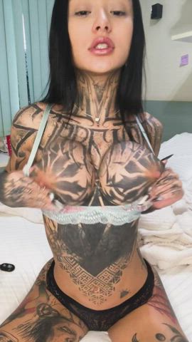 boobs nipples tits hot-girls-with-tattoos clip