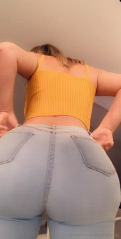 ass ass spread big ass close up jeans milf pawg step-mom undressing clip