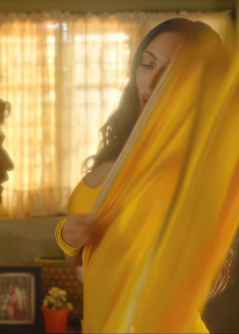 Kiara Advani Stunning in Yellow Saree