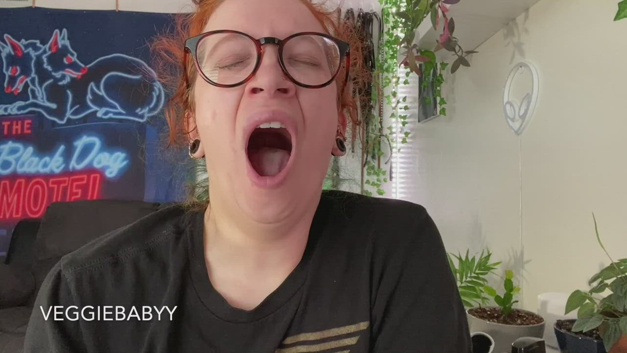 new kinktober [vid]! tired girl yawns a lot while getting ready for work