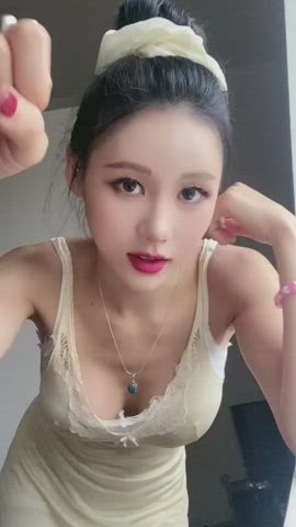 celebrity cleavage korean clip