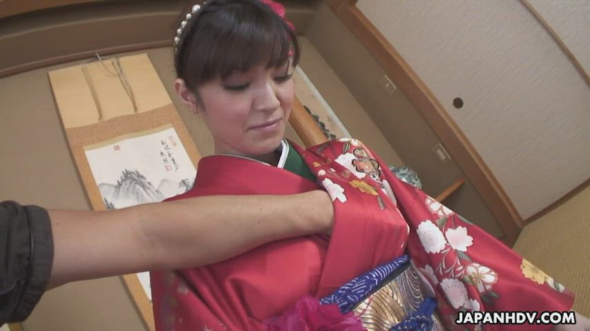 It's What's Inside Her Kimono That Counts ... Yuria Tominaga (JapanHDV)