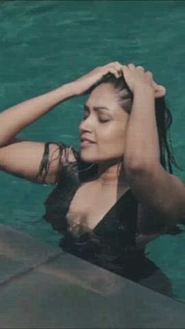 Bollywood Celebrity Cleavage Swimsuit Wet clip