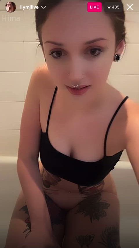 amateur bathtub naked nude pee peeing piss pissing webcam clip