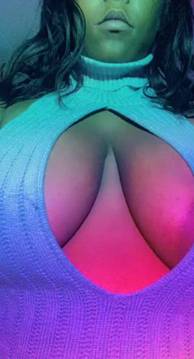 Big Tits Busty Ebony clip
