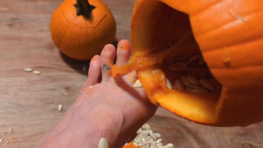 feet fetish food fetish foot fetish toes wet and messy feet-heaven clip