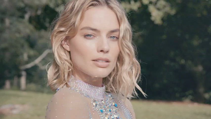 blonde celebrity margot robbie clip